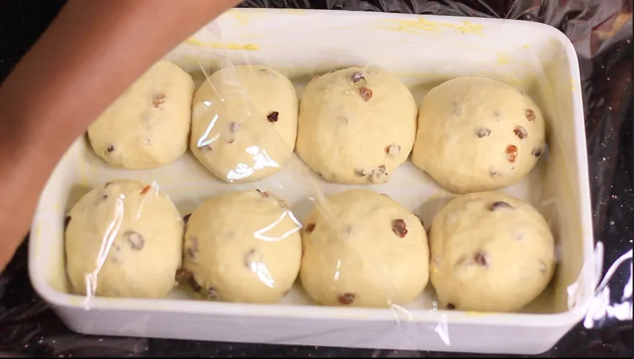 Buttery raisins bread rolls by Dolapo Grey