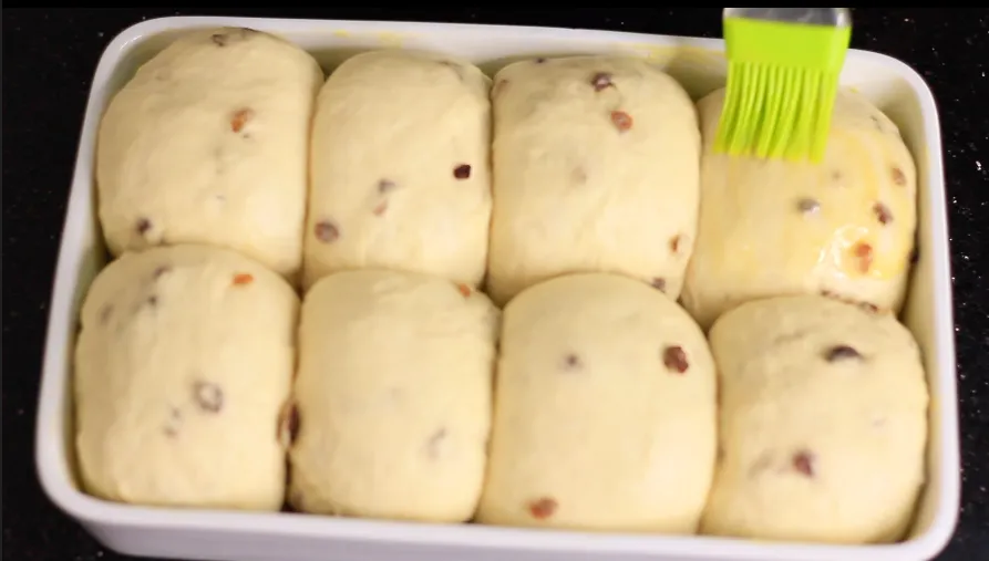 Buttery raisins bread rolls by Dolapo Grey