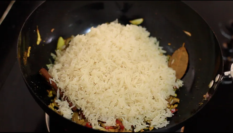 Spicy yellow rice by Dolapo Grey