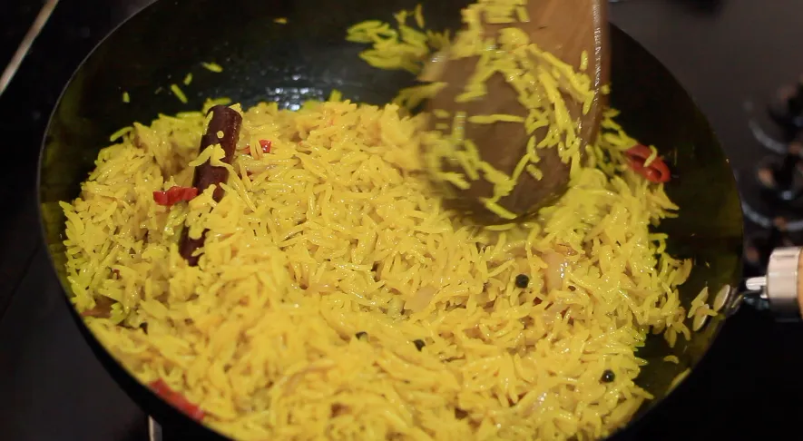 Spicy yellow rice by Dolapo Grey