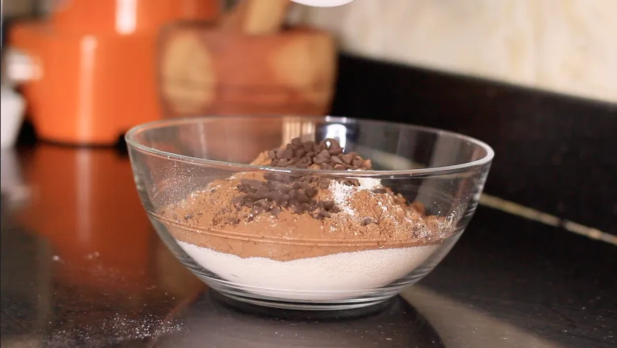 Chocolate chip muffins by Dolapo Grey