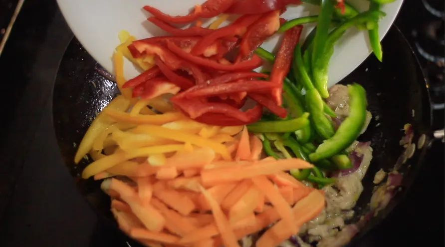 Chicken Stir Fry Recipe by Dolapo Grey