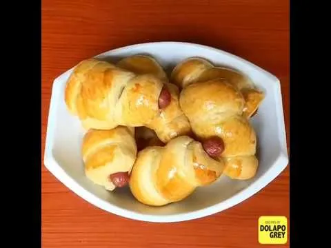 Sausage Bread Rolls - Pig In A Blanket