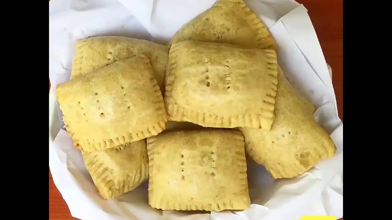 [Video] HOW TO MAKE DELICIOUS CHICKEN PIES IN EASY STEPS